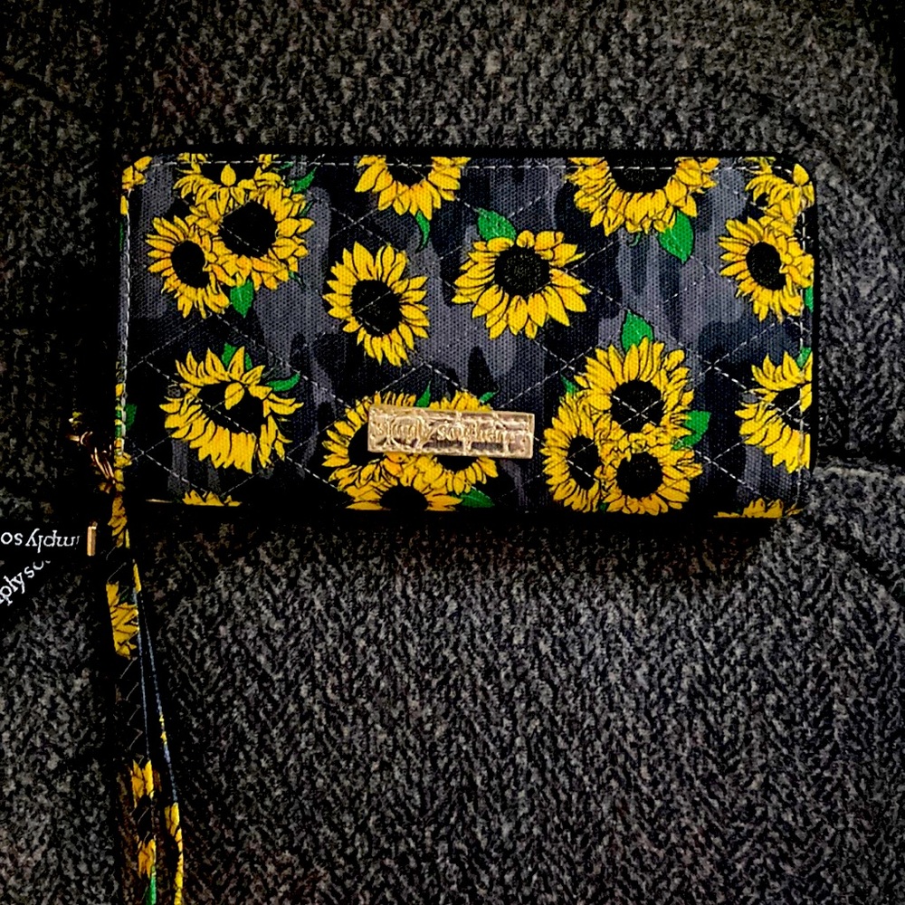 Simply Southern Daisy wallet